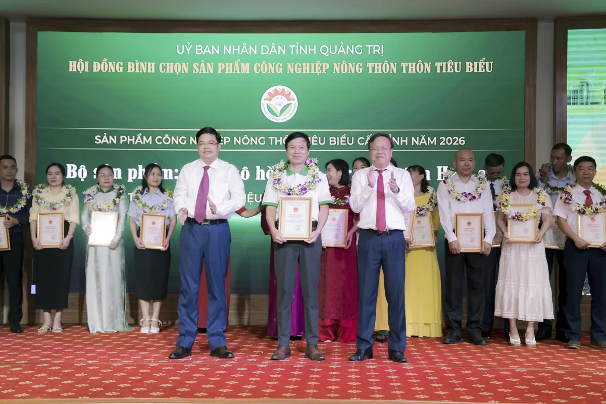 Lễ trao chứng nhận Sản phẩm công nghiệp nông thôn tiêu biểu cấp tỉnh năm 2026 tại Quảng Trị